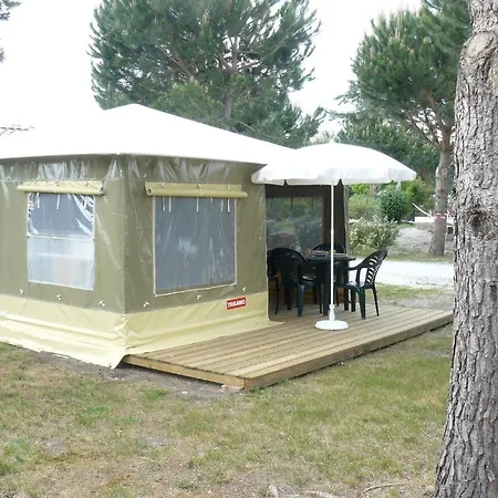 אתר קמפינג Camping Le Braou 3*