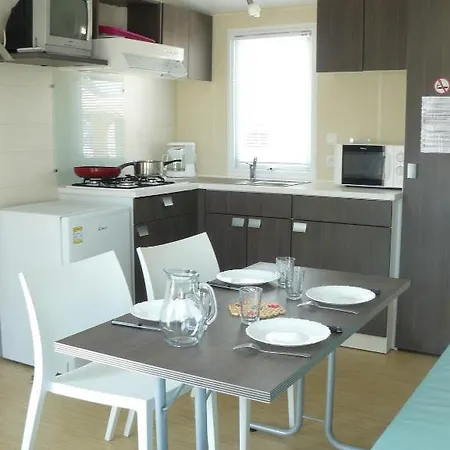 Camping Le Braou אתר קמפינג 3*